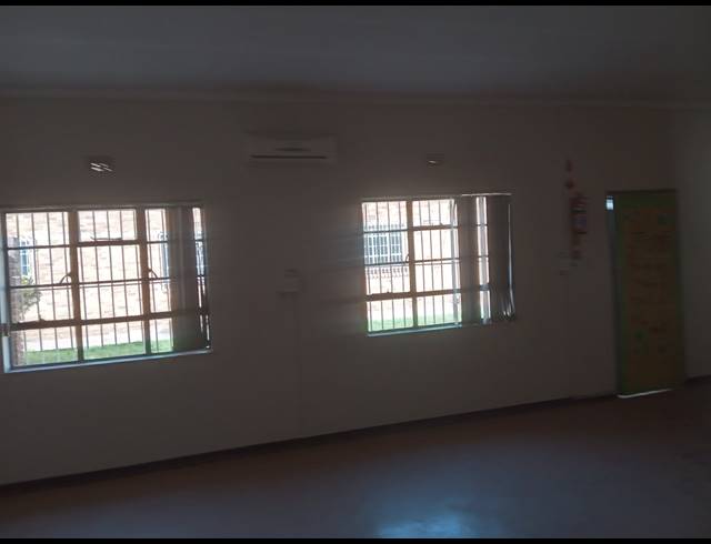 348M² BUILDING TO LET IN APEX